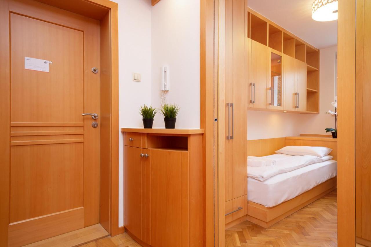 Two-Bedroom Family Apartment Esperanto Next To Klif By Noclegi Renters Warszawa Exteriör bild