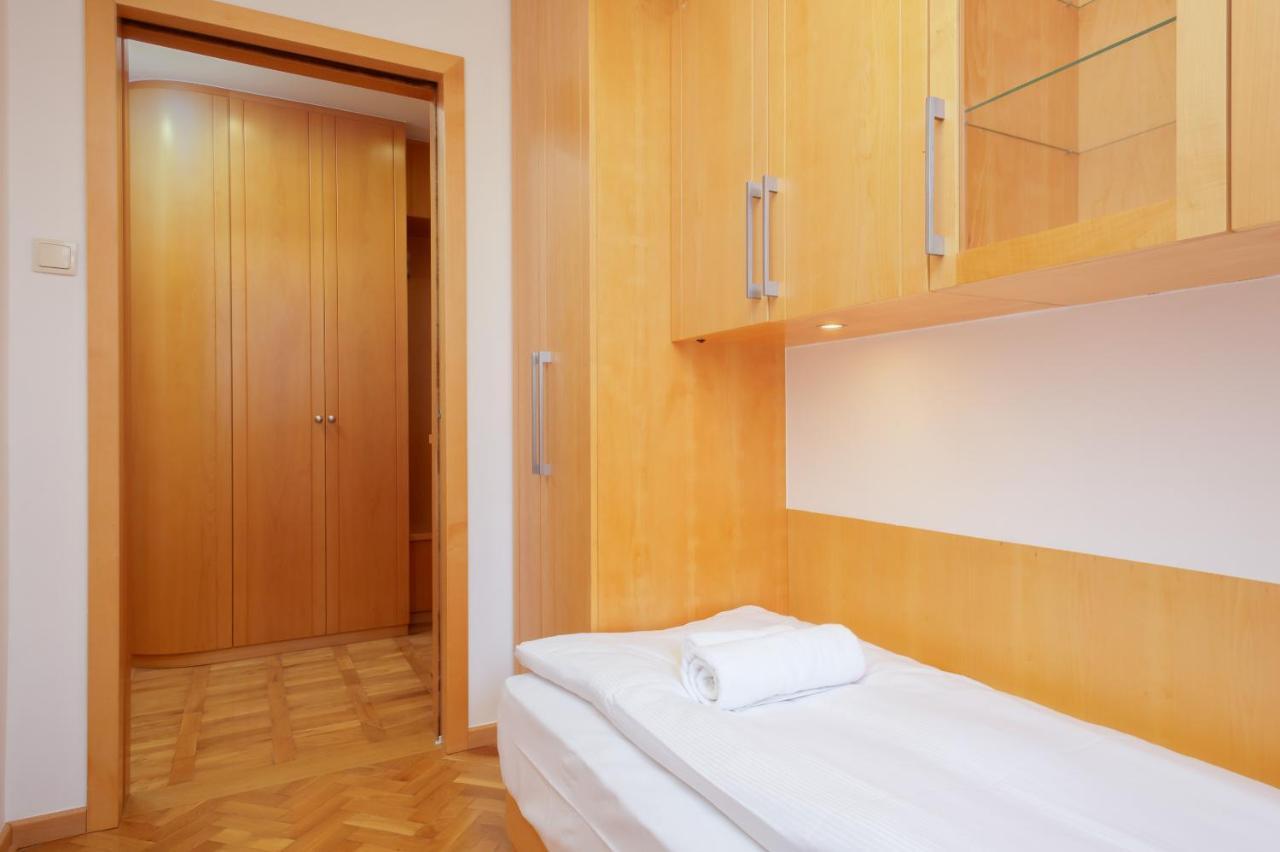 Two-Bedroom Family Apartment Esperanto Next To Klif By Noclegi Renters Warszawa Exteriör bild